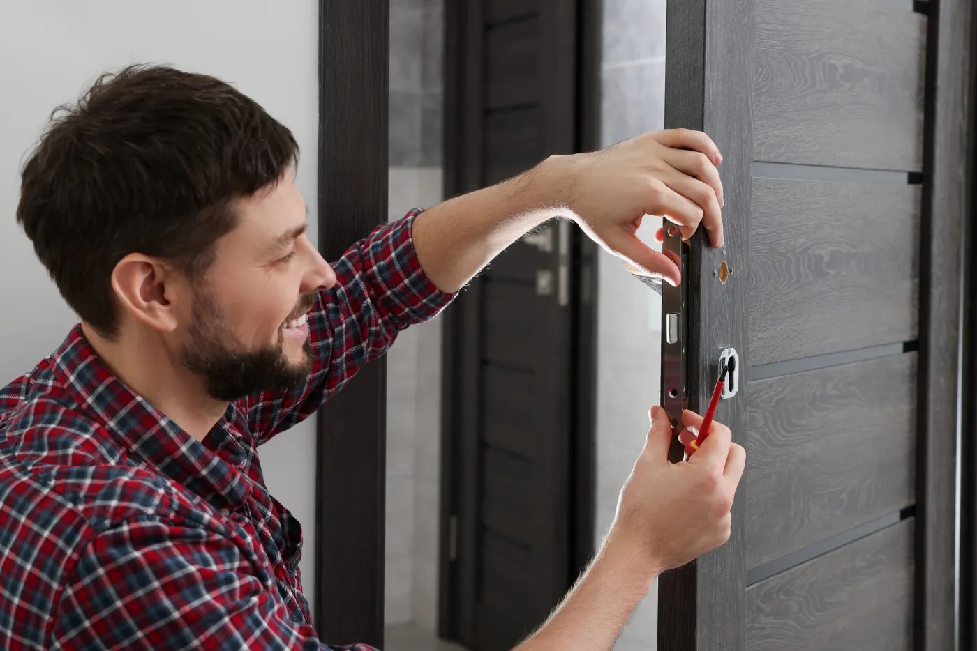 Serrure multipoints réglée sur une porte d'appartement aux Clayes-sous-Bois